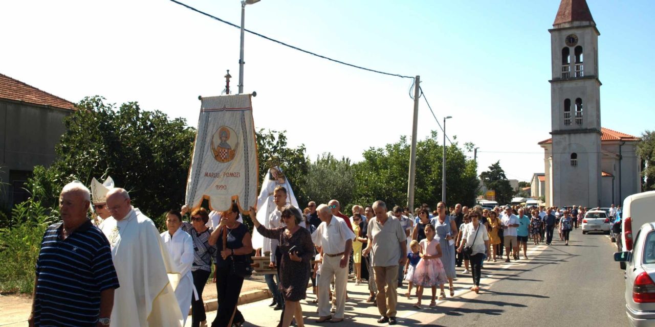 PRIVLAKA: Nadbiskup Zgrablić na blagdan Male Gospe: “Bogu zahvaljujemo za sve što je učinio u životu Marije, ali otkrijmo i ono što Bog čini nama, u našem životu”