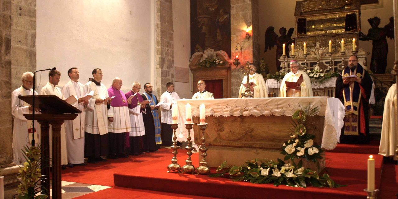 Nadbiskup Zgrablić na svetkovinu sv. Šime u Zadru: „Sv. Šime sluša i čuje Boga i živi od Duha“