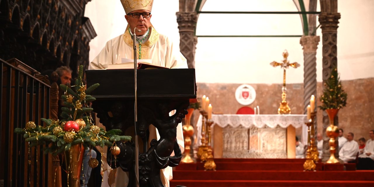 ZADAR: MISA POLNOĆKA u katedrali sv. Stošije: PROPOVIJED zadarskog nadbiskupa Milana Zgrablića