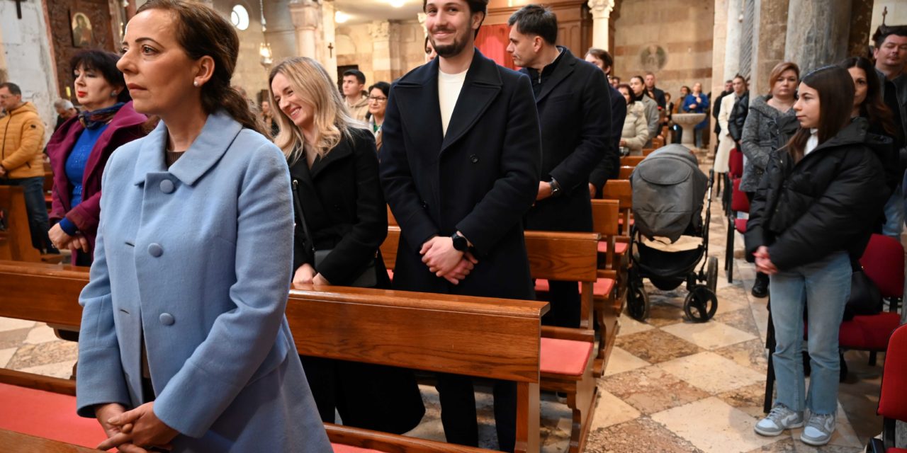 ZADAR: Misno slavlje na blagdan Svete obitelji u katedrali sv. Stošije predvodio mons. Puljić