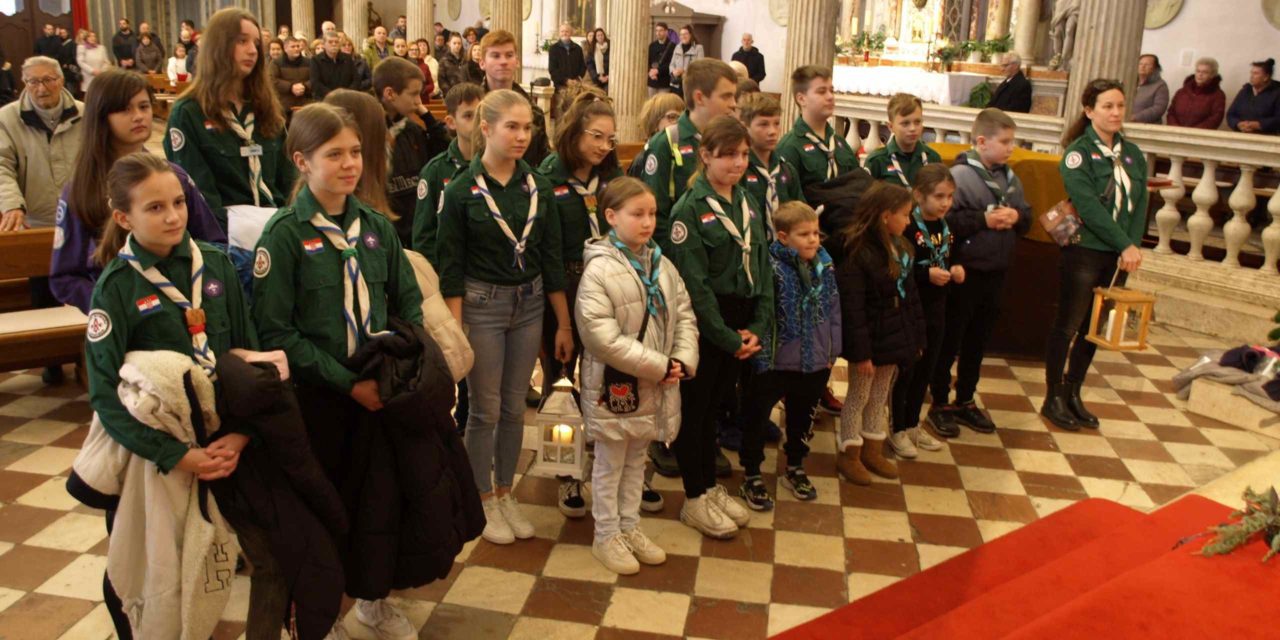 ZADAR: Izviđači donijeli Betlehemsko svjetlo u svetište sv. Šime