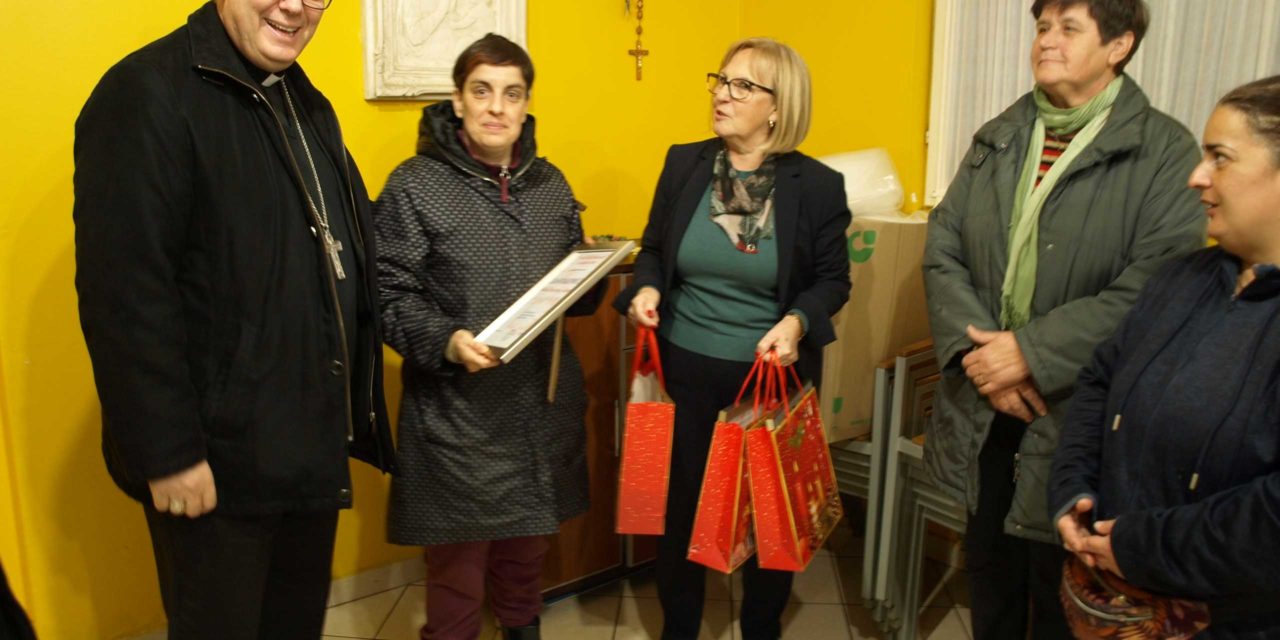 ZADAR: Na Međunarodni dan volontera nadbiskup Zgrablić pohodio Pučku kuhinju