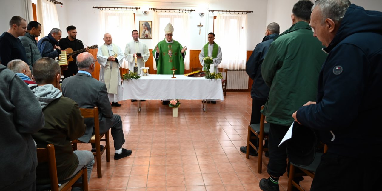 ZEMUNIK DONJI: Nadbiskup Zgrablić pohodio Dom za odrasle osobe: “Plemenito služenje čovjeku, a preko čovjeka Bogu”