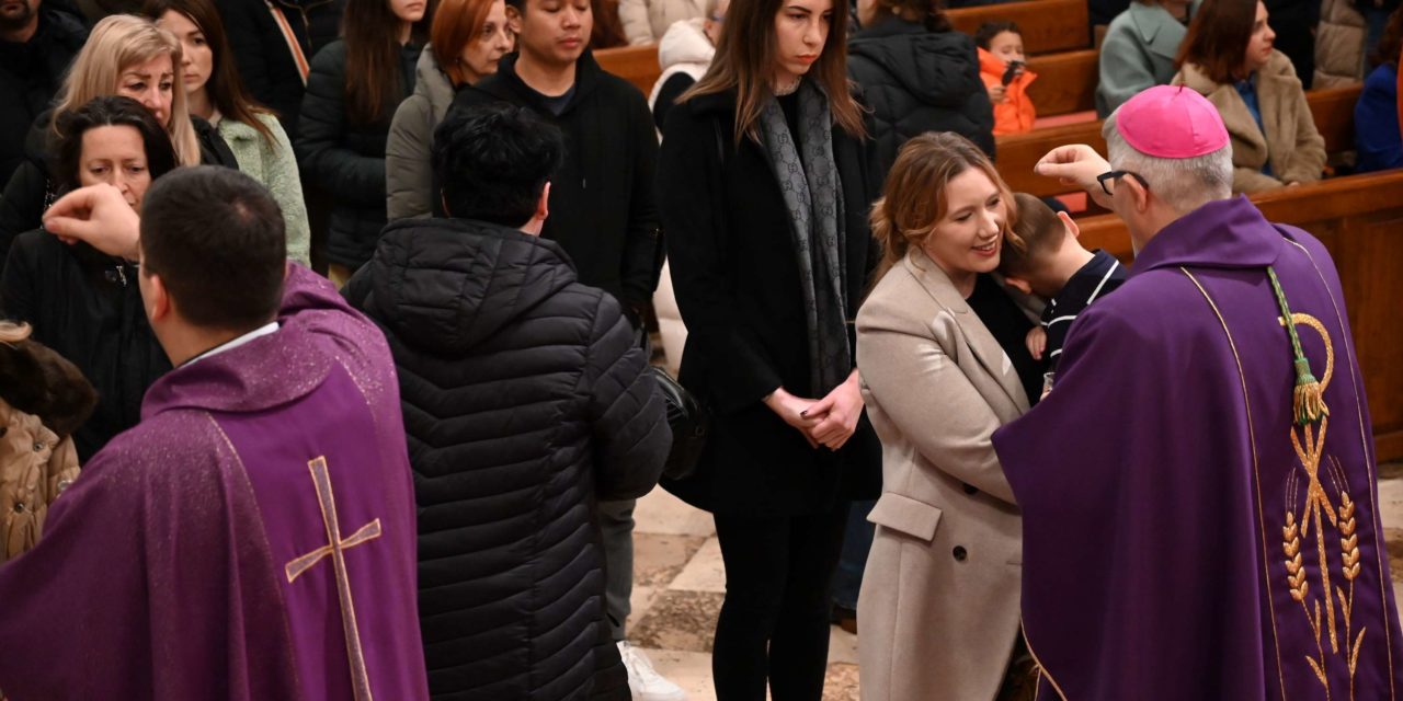 ZADAR: Nadbiskup Zgrablić na Pepelnicu predvodio misno slavlje u katedrali sv. Stošije