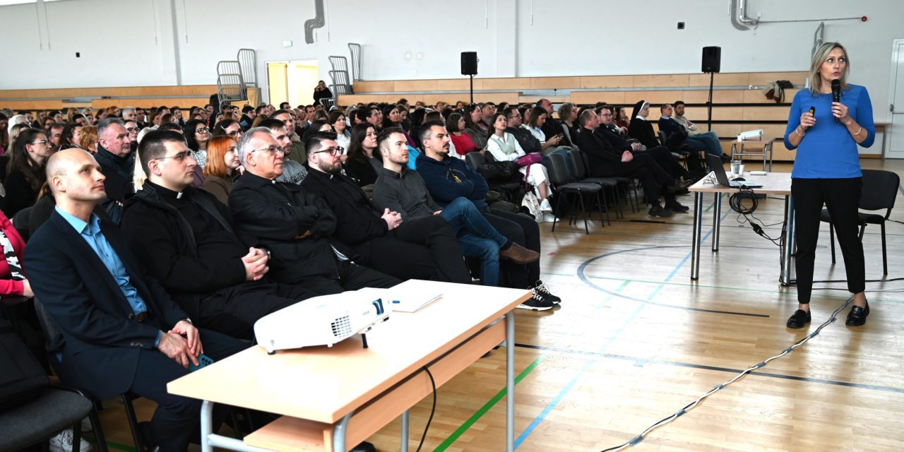 ZADAR: Maja Jakšić izlagala o temi „Zahvalnost na putu prema svetosti“ na nacionalnom susretu djelatnika katoličkih škola