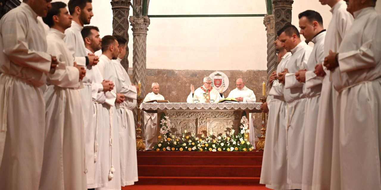 VELIKI ČETVRTAK, MISA VEČERE GOSPODNJE: PROPOVIJED mons. Milana Zgrablića u katedrali sv. Stošije