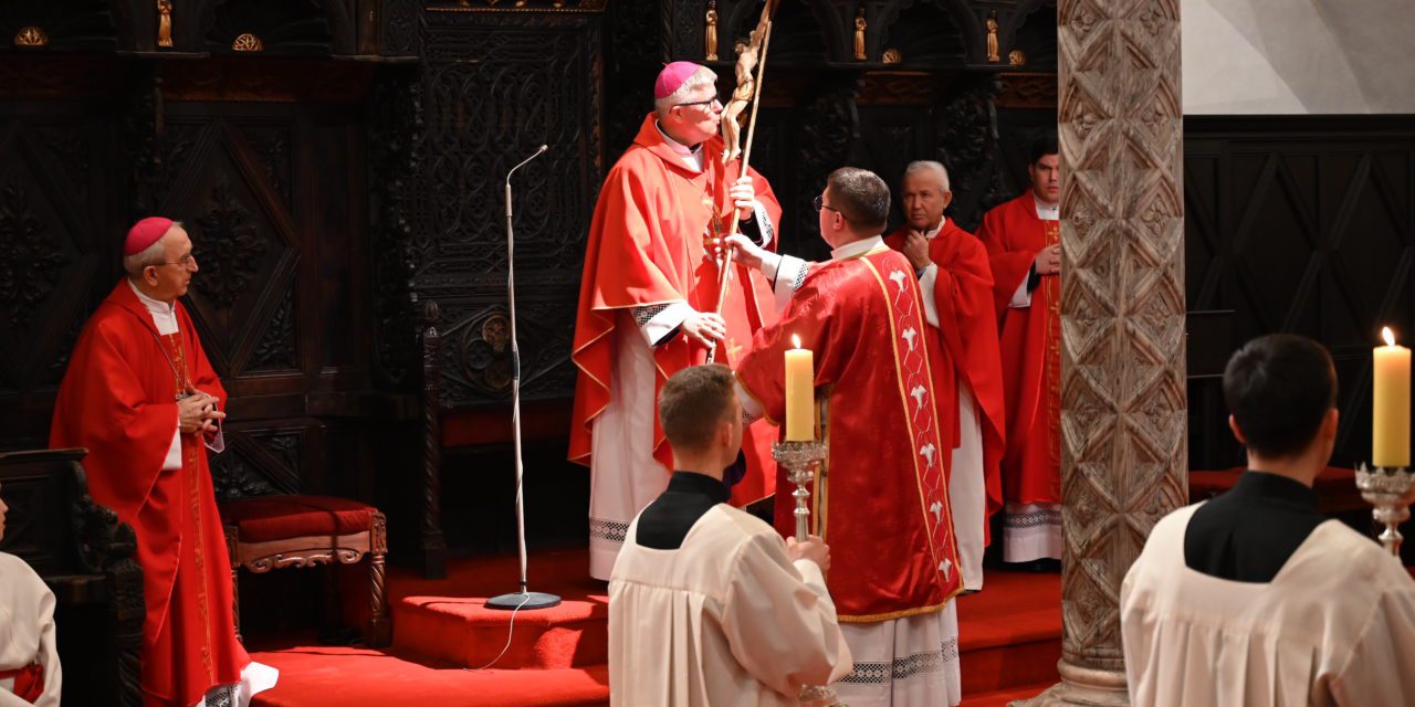 VELIKI PETAK: PROPOVIJED mons. Milana Zgrablića u katedrali sv. Stošije