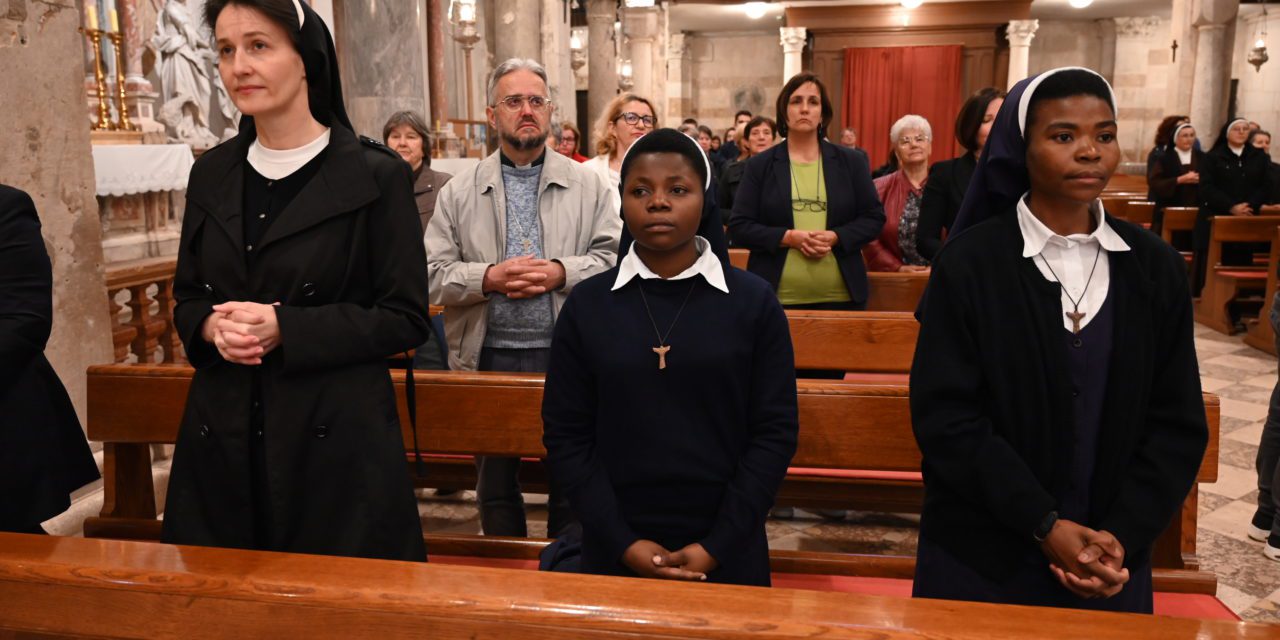 ZADAR: Bdjenje za duhovna zvanja u katedrali sv. Stošije