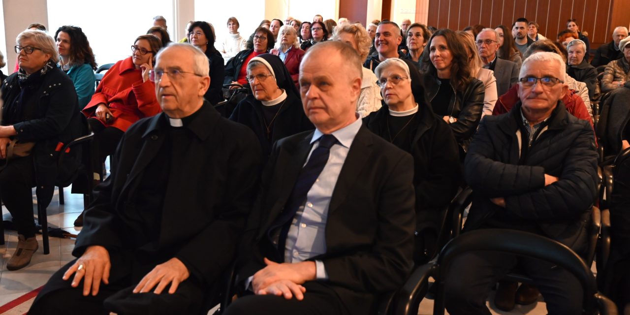 ZADAR: Prikazan film ‘Smijem li te zvati svojim’ Domagoja Pejića