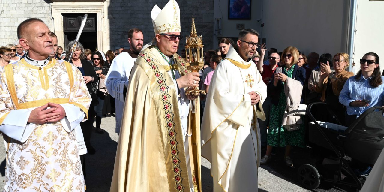 ZADAR: Misno slavlje i procesiju proslave bl. Jakova Zadranina s njegovom relikvijom predvodio nadbiskup Zgrablić