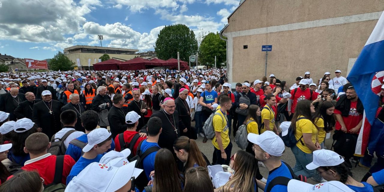 GOSPIĆ: Mladi Zadarske nadbiskupije na Susretu hrvatske katoličke mladeži