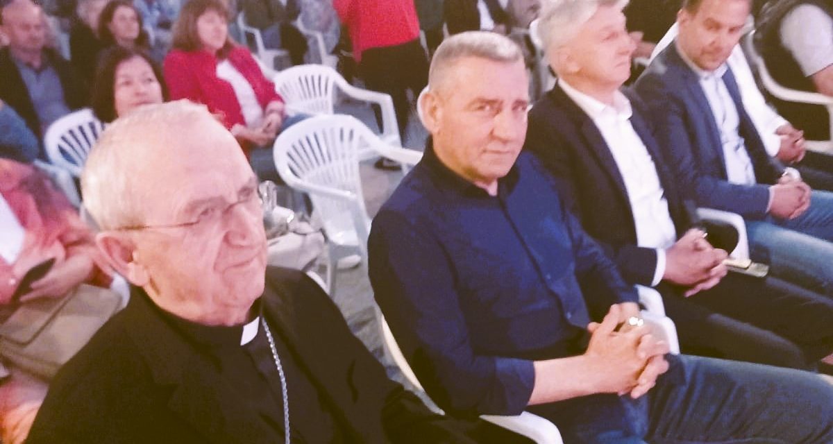 PAKOŠTANE: Mons. Puljić predvodio misu za hrvatske branitelje – Duhovna obnova ‘Za slobodu nas Krist oslobodi’