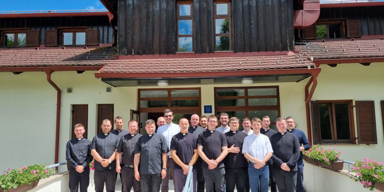 MUKINJE: Duhovne vježbe uoči svećeničkog ređenja za trojicu zadarskih đakona