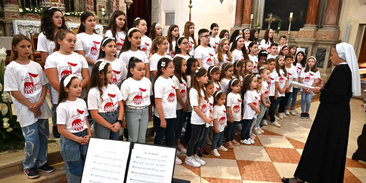 ZADAR: Održana Zlatna harfa za Zadarsku nadbiskupiju u crkvi sv. Frane