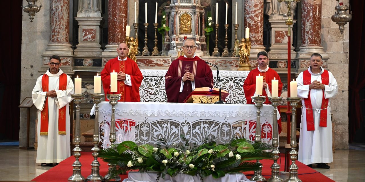 ZADAR, crkva sv. Frane: Fra Massimo Fusarelli, generalni ministar Reda Male braće, predvodio misno slavlje – Održana skupština o restrukturiranju Provincije sv. Jeronima u Kustodiju