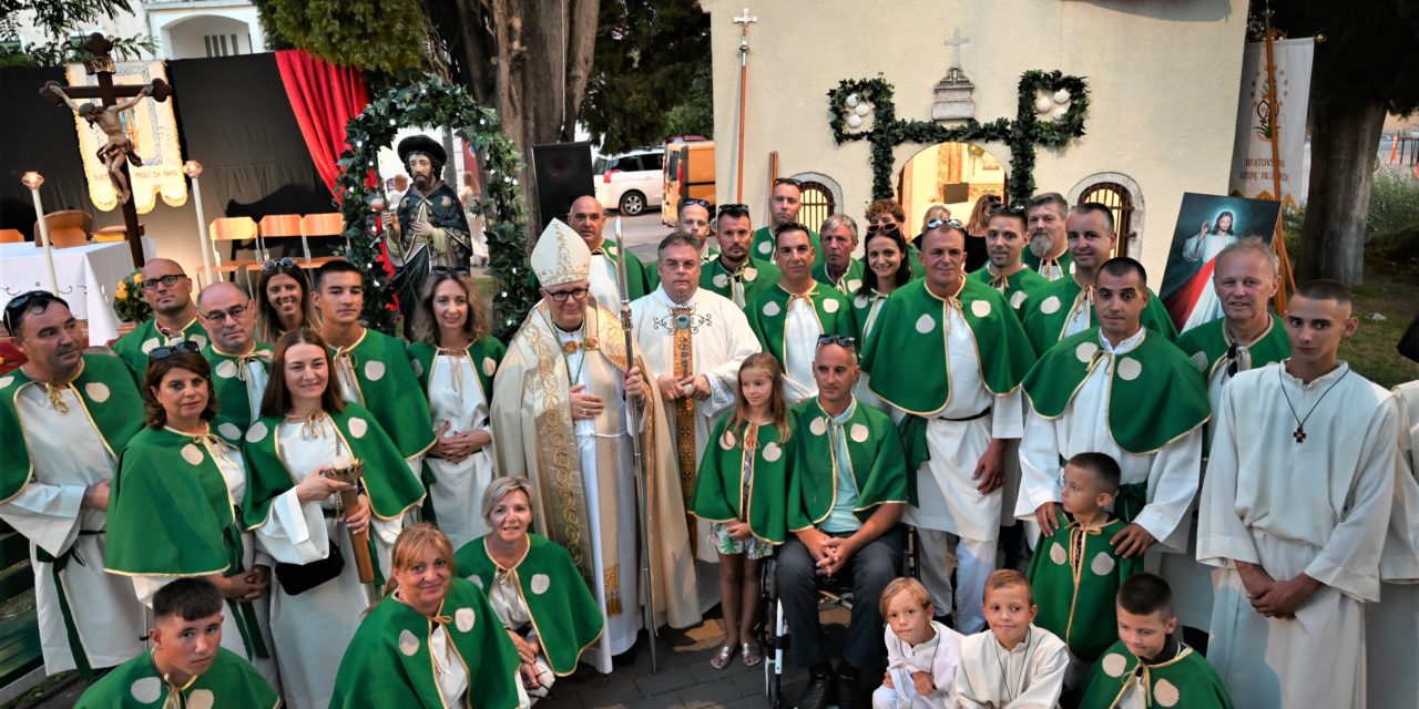 BIOGRAD n/m: Nadbiskup Zgrablić predvodio proslavu sv. Roka – 30. obljetnica obnove biogradske Bratovštine sv. Roka