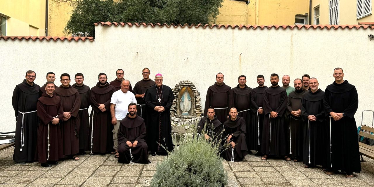 ZADAR: Misna slavlja za franjevačke kandidate iz Hrvatske i BiH na susretu u Zadru predvodili nadbiskupi Zgrablić i Puljić