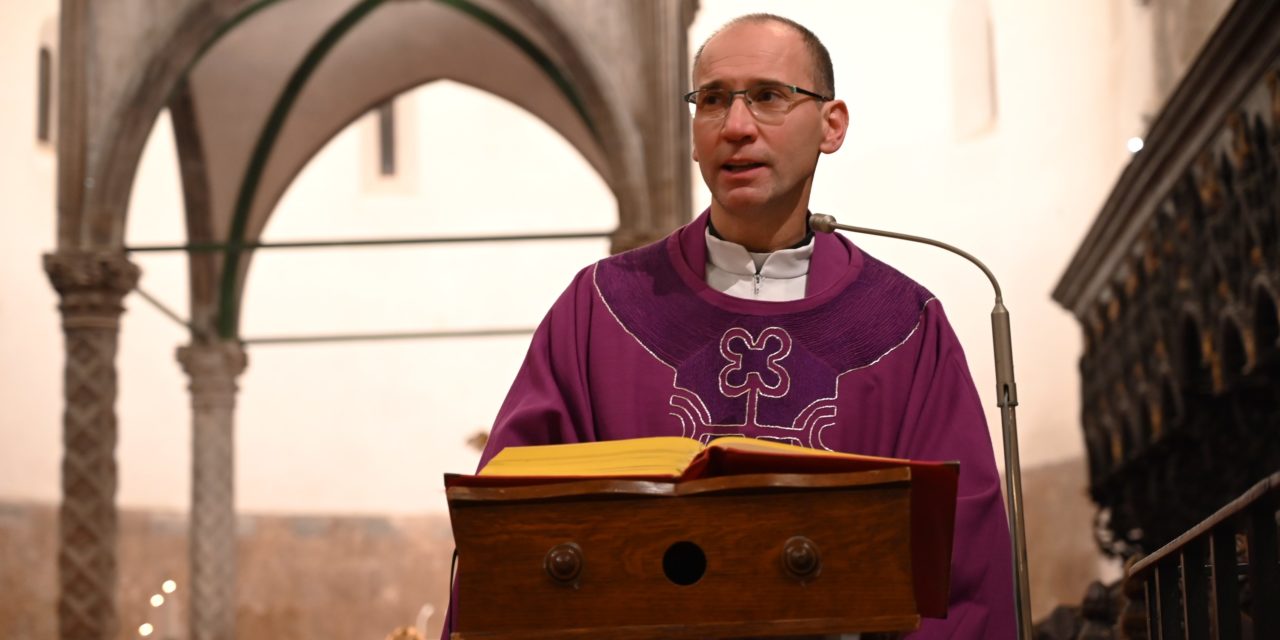 ZADAR: P. Hrvoje Mravak – Duhovna obnova u katedrali sv. Stošije – Propovijed o razlučivanju duhova i donošenju odluka