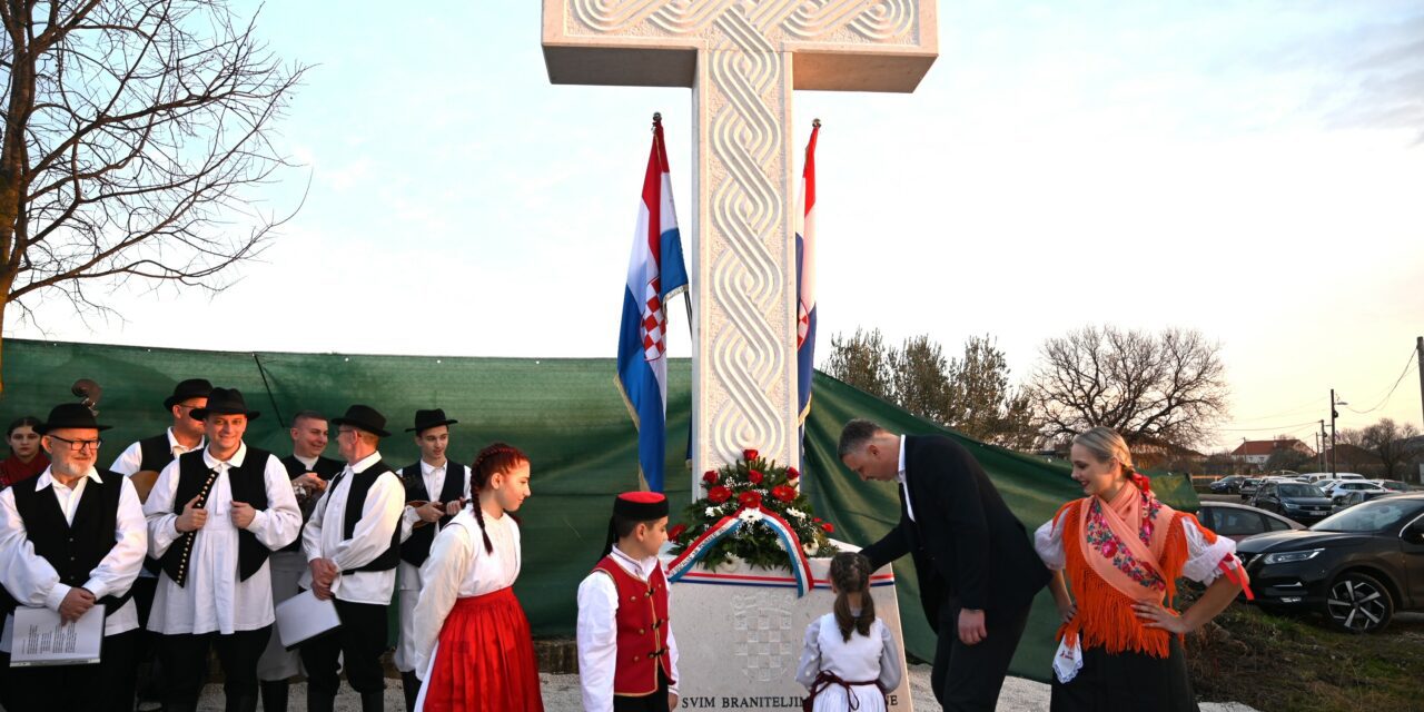 GALOVAC: Svečano otkriveno i blagoslovljeno spomen – obilježje ‘Križ moje braće’