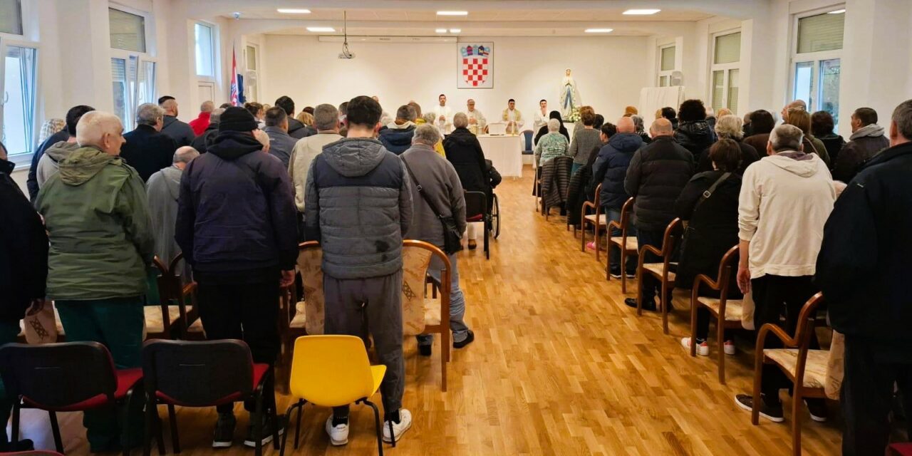 UGLJAN: Nadbiskup Zgrablić pohodio štićenike i djelatnike Psihijatrijske bolnice i Doma za stare