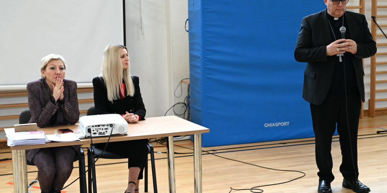 ZADAR: Mons. Zgrablić o zajedničkoj odgovornosti u prevenciji i zaštiti maloljetnika na susretu o temi: „Uvod u zaštitu i dobrobit djece i ranjivih osoba“