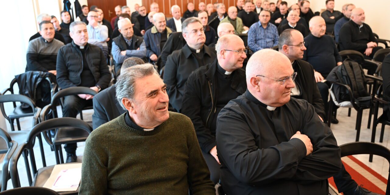 ZADAR: Nadbiskup Zgrablić svećenicima na rekolekciji predstavio središnju proslavu Godine jubileja u Zadarskoj nadbiskupiji