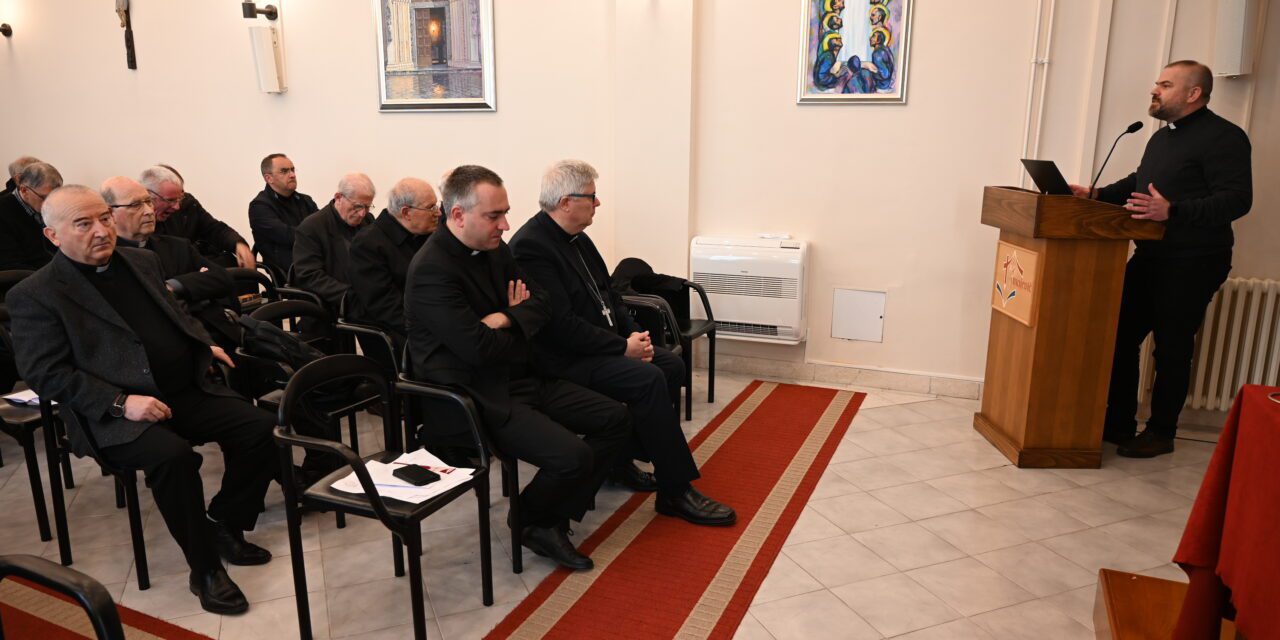 ZADAR: Na svećeničkoj rekolekciji o temi duhovnog praćenja izlagao p. Sebastijan Šujević