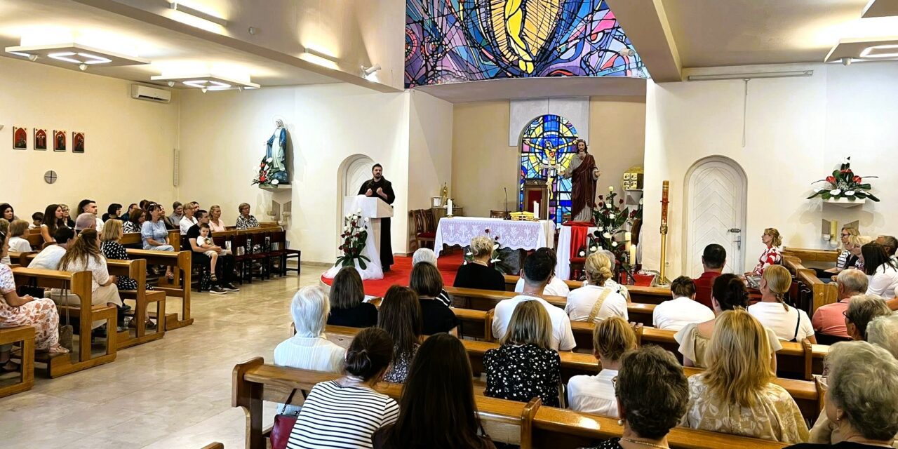 ZADAR: Prvi dan Trodnevnice u župi Presvetog Srca Isusova na Voštarnici koju predvodi fra Jozo Hrkać