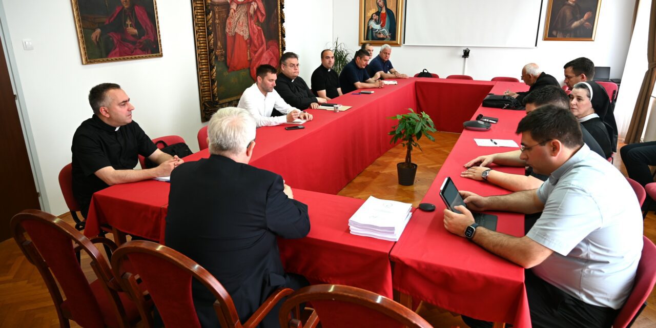 ZADAR: Godišnji susret nadbiskupa Zgrablića i predstojnika Povjerenstava Zadarske nadbiskupije