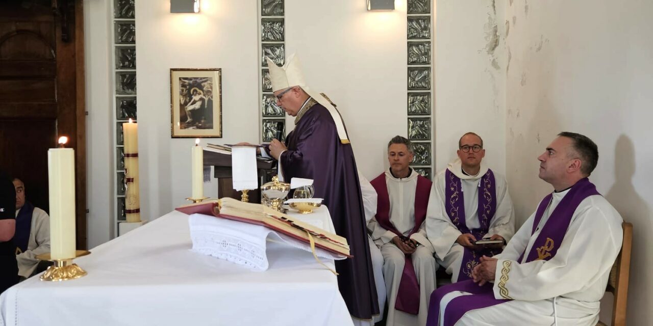 PAG: Nadbiskup Zgrablić predvodio sprovod i misu zadušnicu za Iku Tičić, majku don Darija Tičića