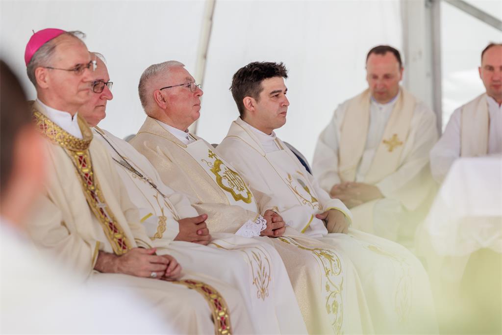 J. Batelja - Zlatna Misa-65