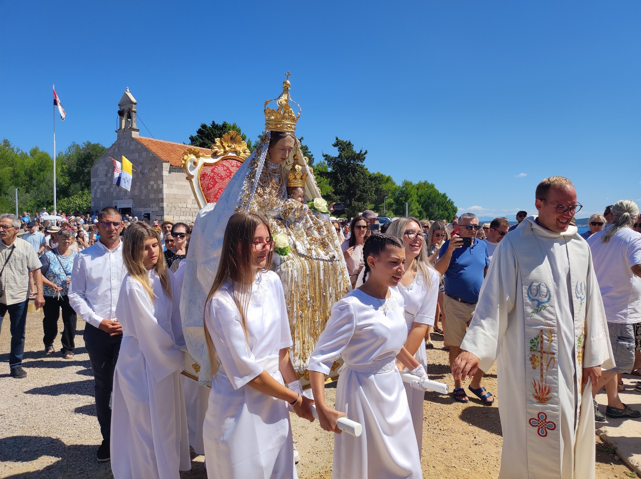Sniga ŽDRELAŠĆICA: Blagdan Gospe od Sniga i Dan domovinske zahvalnosti ...