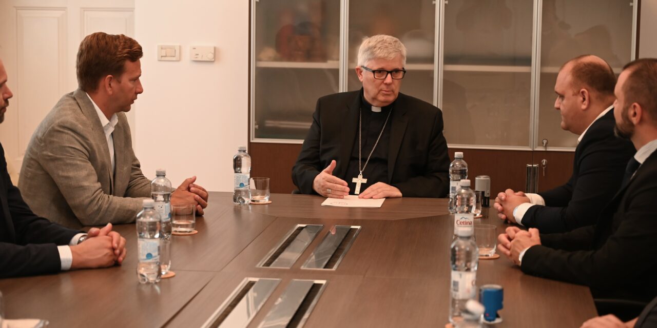 ZADAR: Zadarska nadbiskupija i Općina Preko potpisali ugovor o suradnji za izgradnju Doma za stare i nemoćne u Preku