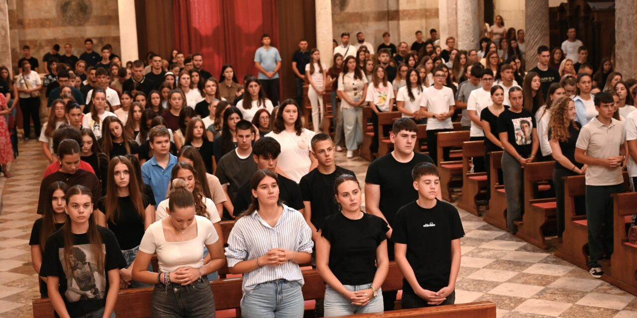 ZADAR: Misa sa zazivom Duha Svetoga za učenike Katoličke gimnazije ‘Ivan Pavao II.’ u katedrali sv. Stošije