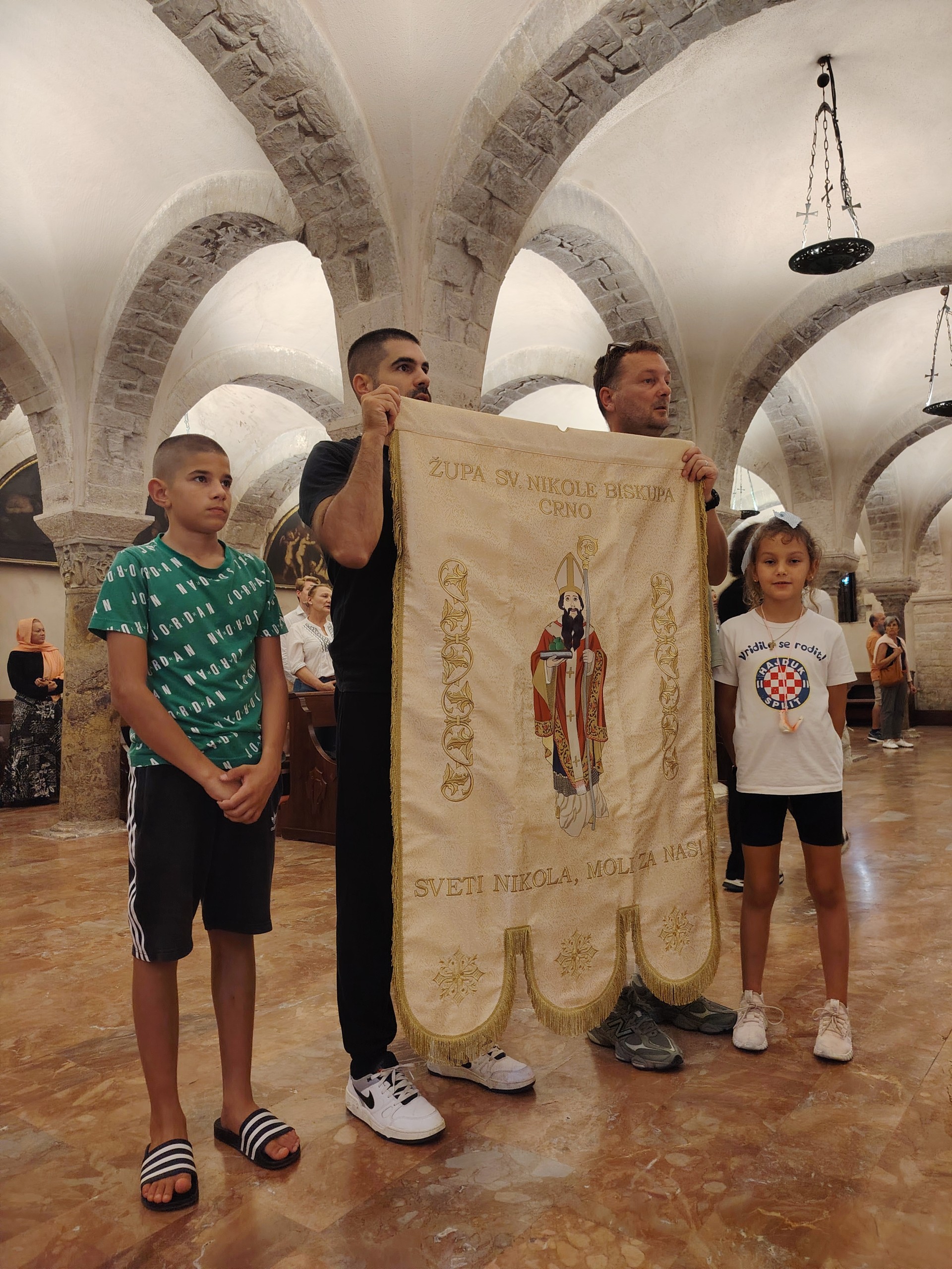 Barjak sv. Nikole na blagoslovu u Bariju