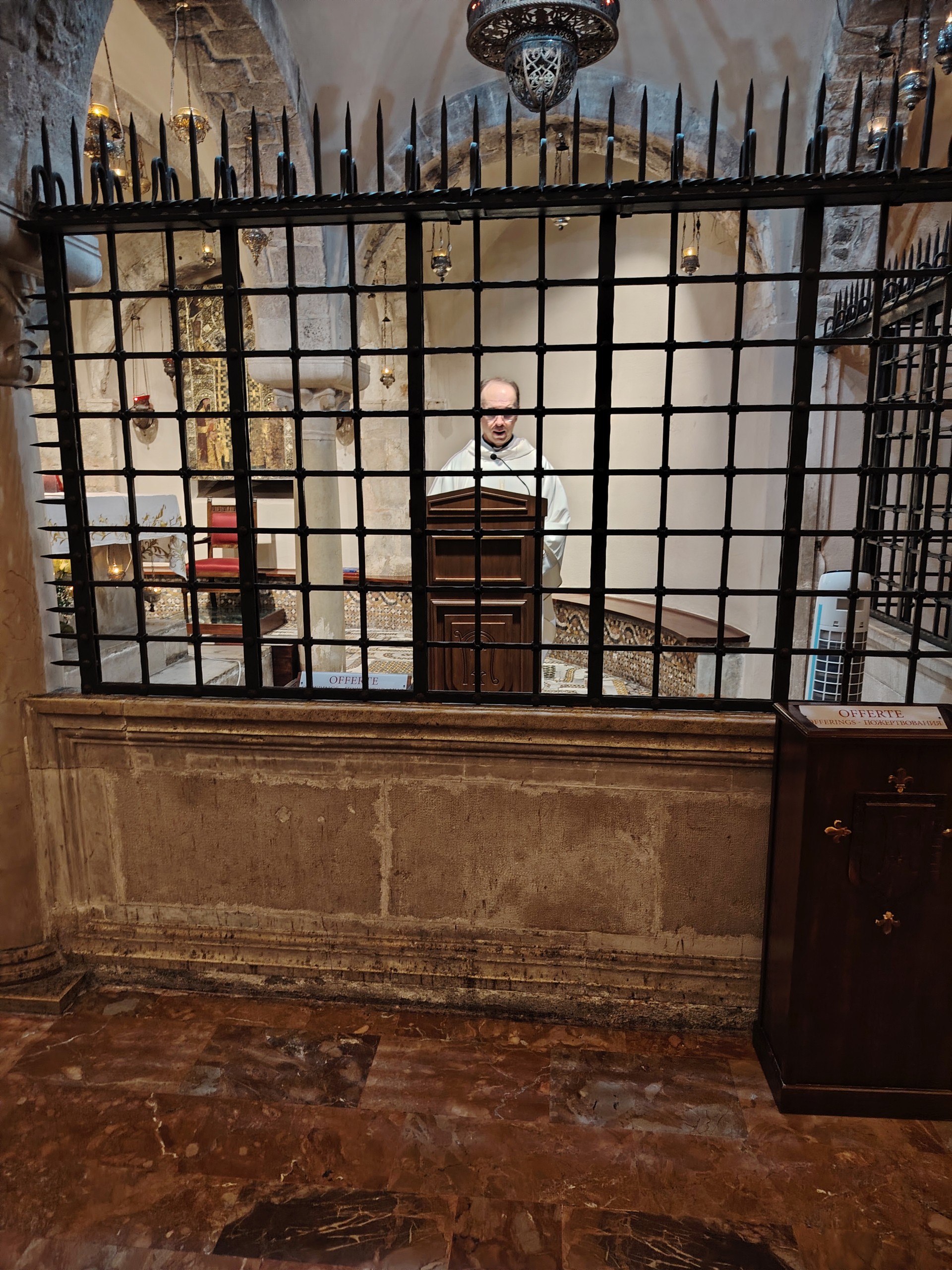 Misa u 12 sati u kripti crkve sv. Nikole