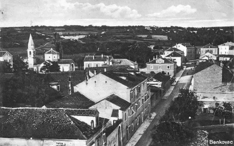 prijeratna-katolička-župna-crkva-male-Gospe-Rođenja-blažene-djevice-Marije-iz-1864-godine-Benkovac (3)