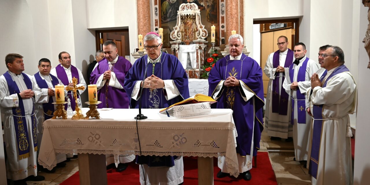 PRIVLAKA: Misno slavlje na 80. godišnjicu smrti don Eugena Šutrina – Propovijed zadarskog nadbiskupa Milana Zgrablića