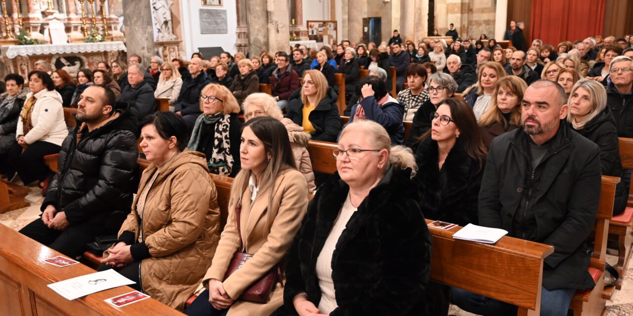 ZADAR: Održan susret crkvenih zajednica i pokreta Zadarske nadbiskupije u katedrali sv. Stošije