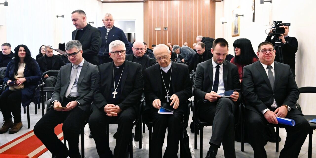 ZADAR: Govori rektora Josipa Faričića i gradonačelnika Šime Erlića na skupu o djelovanju nadbiskupa Ivana Prenđe