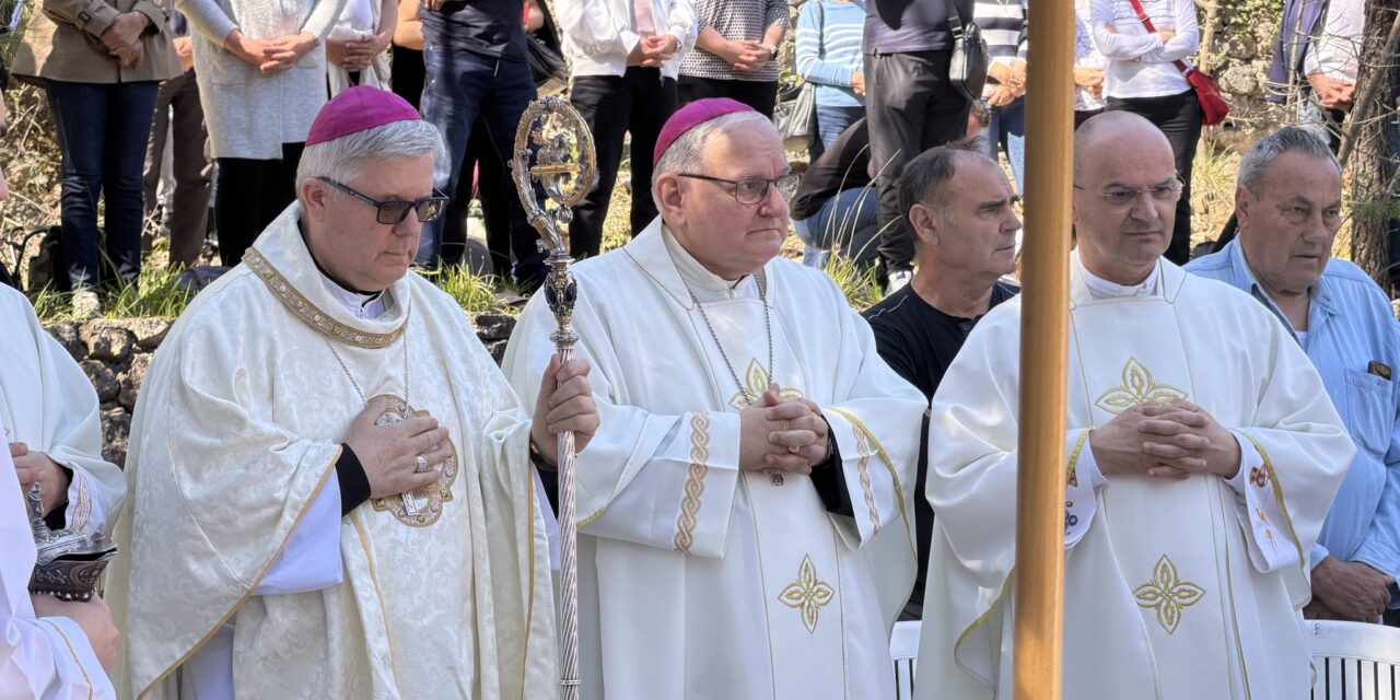 NP KRKA: Na Uskrsni ponedjeljak misno slavlje na Skradinskom buku predvodio nadbiskup Zgrablić