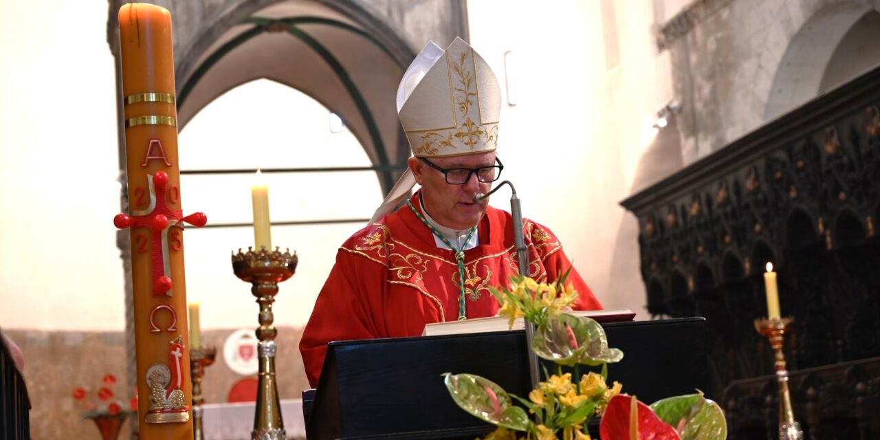 Poziv nadbiskupa Zgrablića na Duhovsko bdjenje u katedrali sv. Stošije u Zadru