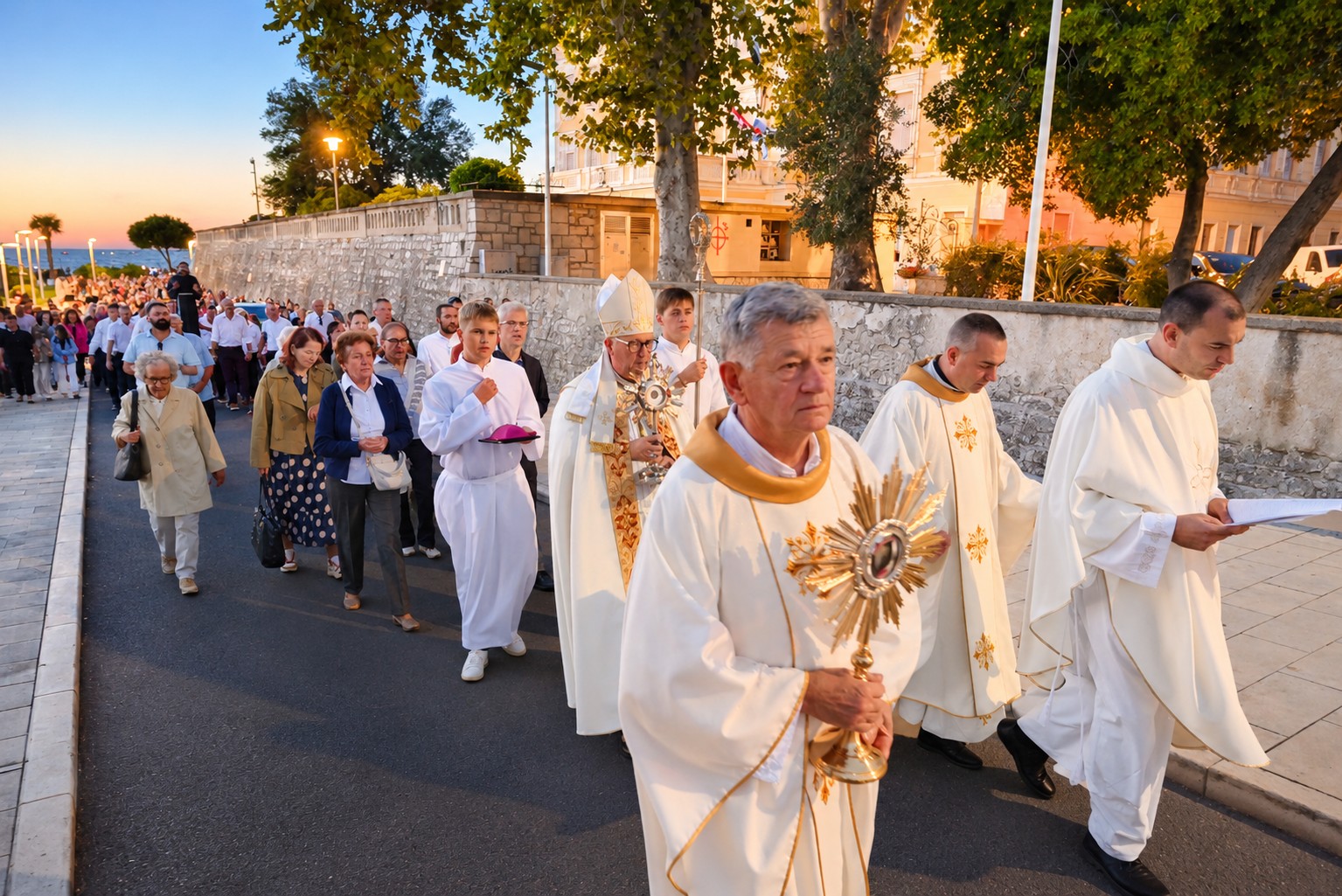 Večernja procesija uz more (2) Večernja procesija uz more (2)